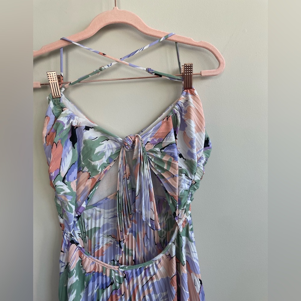 ASTR The Label Blythe Floral Plisse Midi Dress Coral Multi - Picture 10 of 15